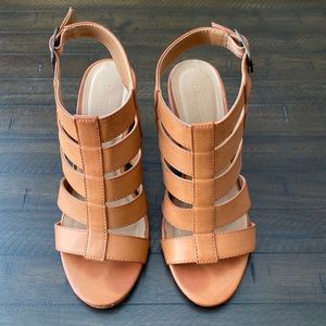 Brown heels // sandals